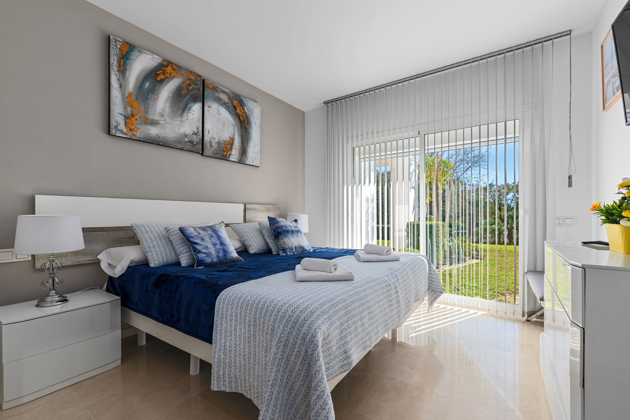 Rez-de-chaussée contemporain avec jardin et vues nature, à deux pas du Crystal Lagoon à Casares Costa !, Espagne