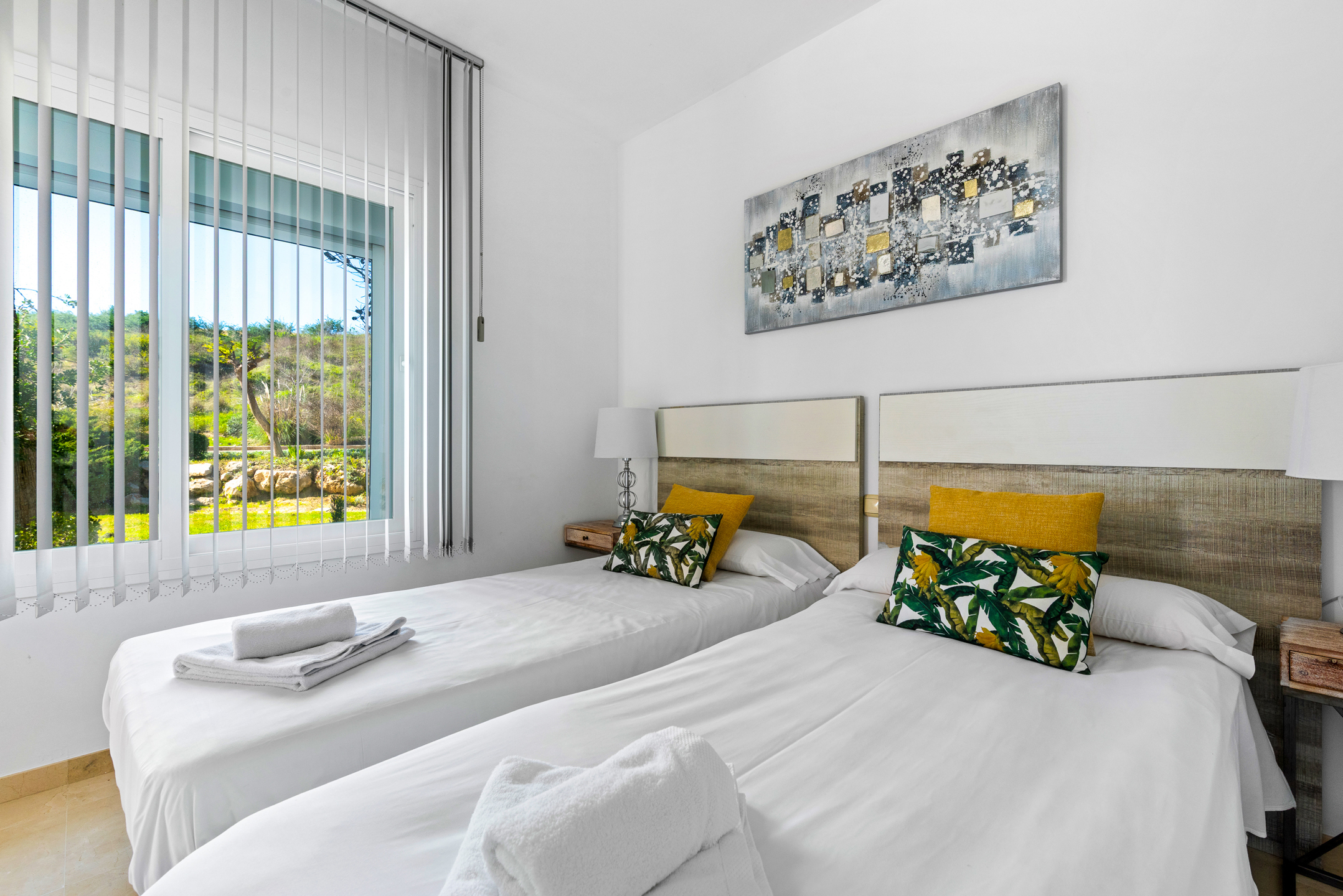 Rez-de-chaussée contemporain avec jardin et vues nature, à deux pas du Crystal Lagoon à Casares Costa !, Espagne