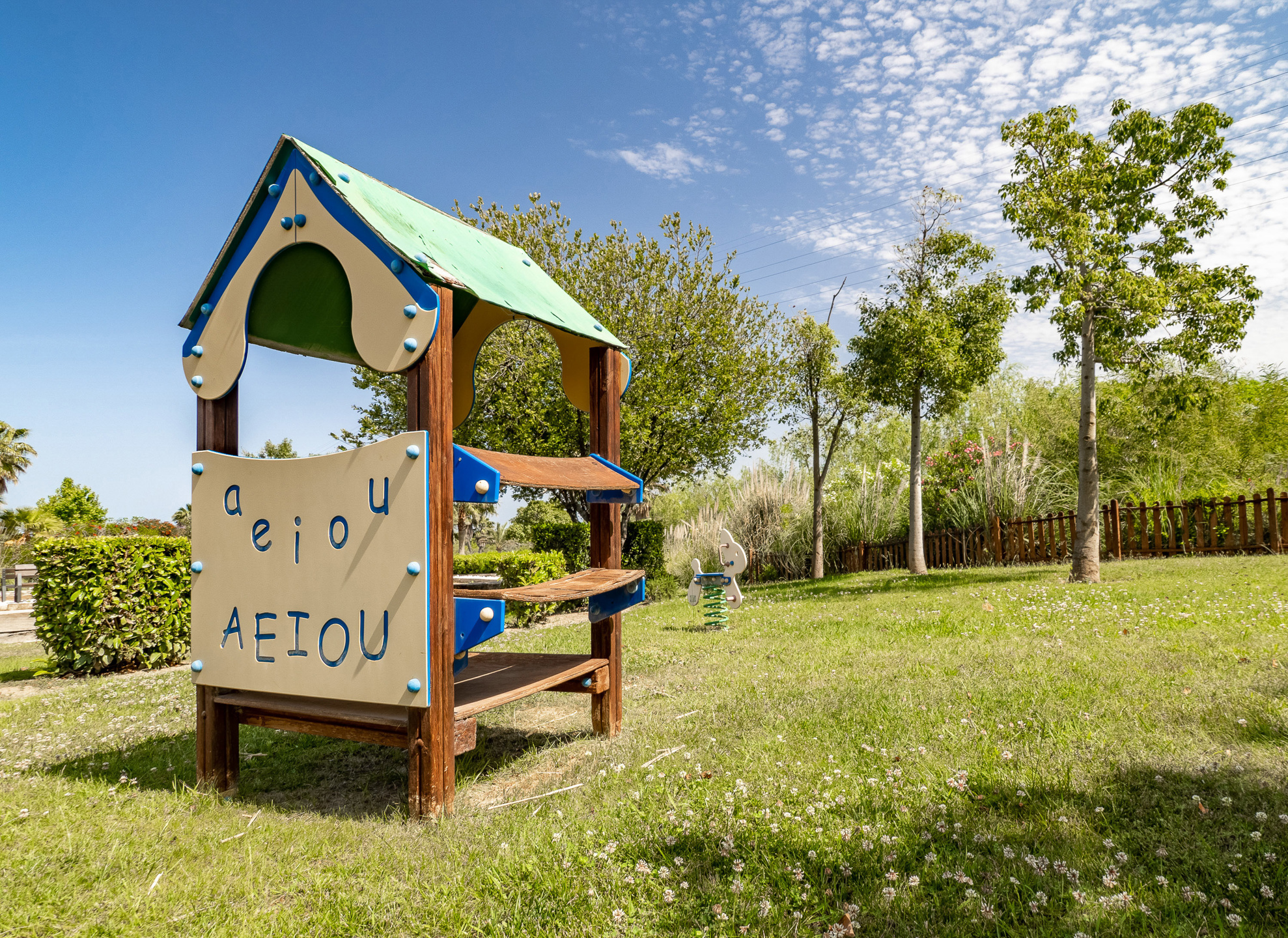 Rez-de-chaussée contemporain avec jardin et vues nature, à deux pas du Crystal Lagoon à Casares Costa !, Espagne