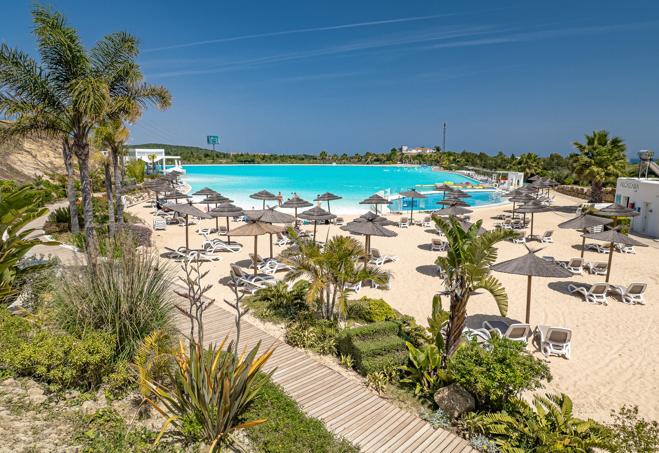 Rez-de-chaussée contemporain avec jardin et vues nature, à deux pas du Crystal Lagoon à Casares Costa !, Espagne