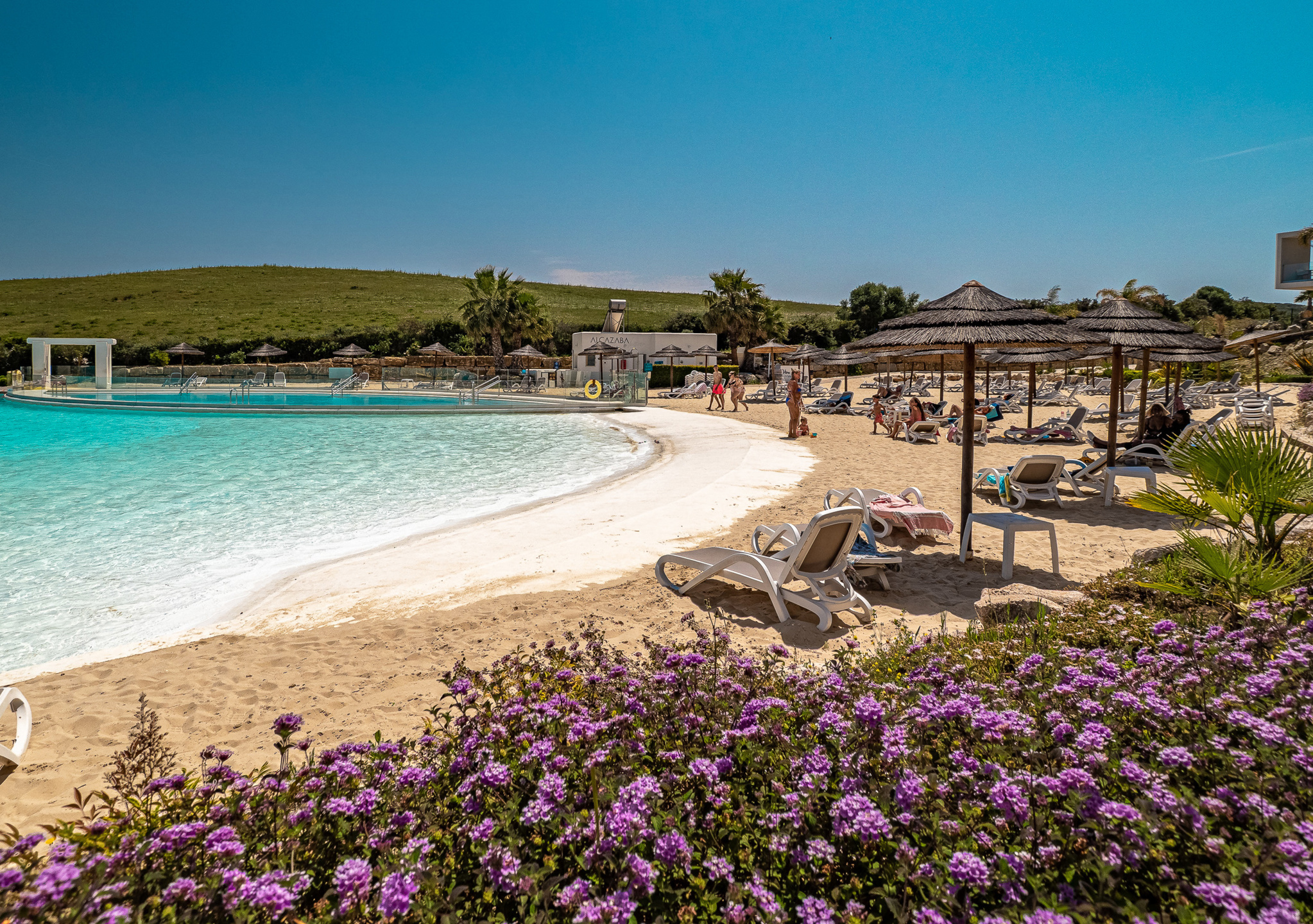 Rez-de-chaussée contemporain avec jardin et vues nature, à deux pas du Crystal Lagoon à Casares Costa !, Espagne