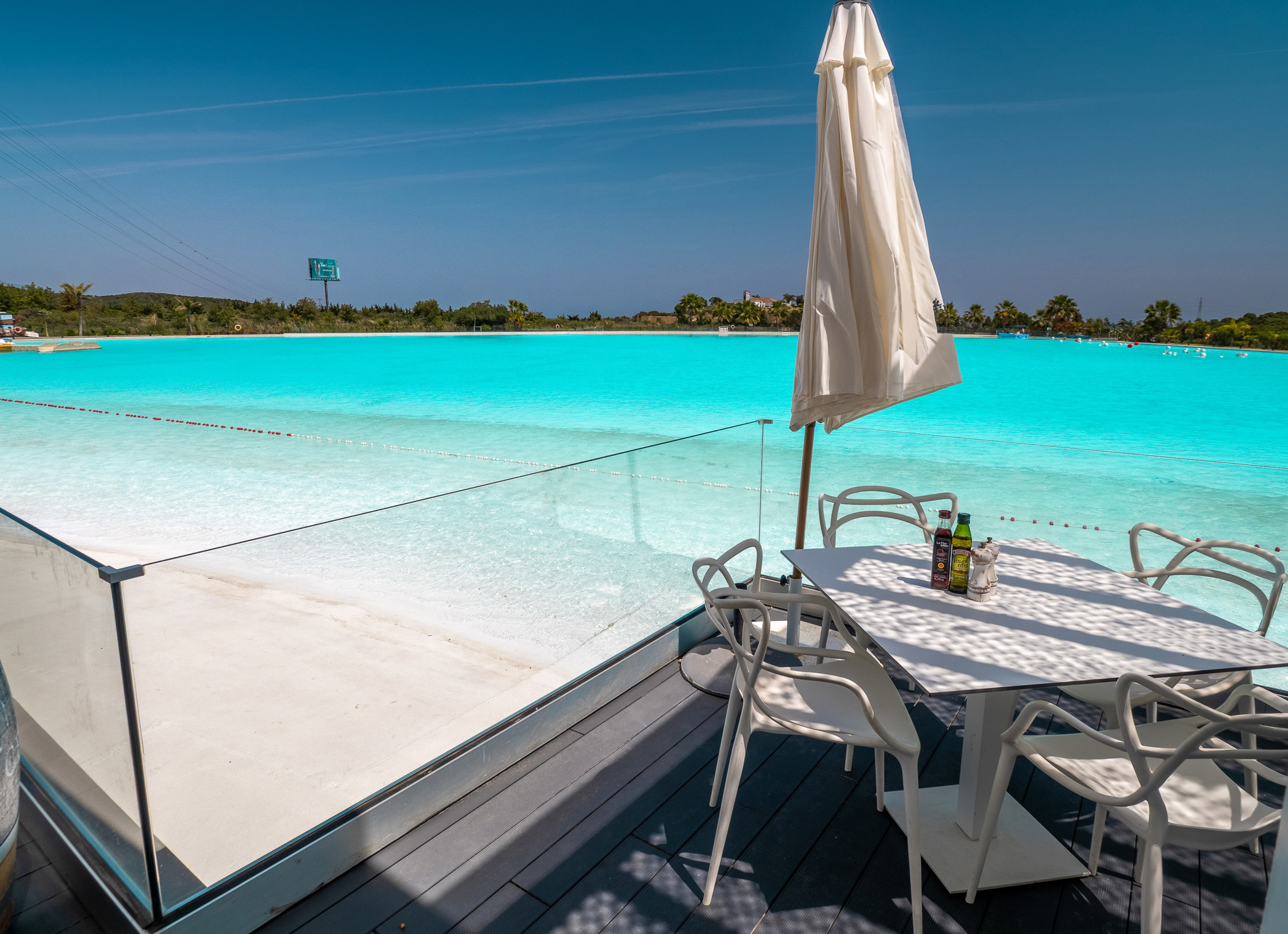 Rez-de-chaussée contemporain avec jardin et vues nature, à deux pas du Crystal Lagoon à Casares Costa !, Espagne