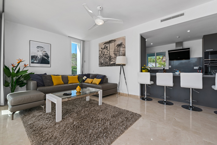 Rez-de-chaussée contemporain avec jardin et vues nature, à deux pas du Crystal Lagoon à Casares Costa !, Espagne