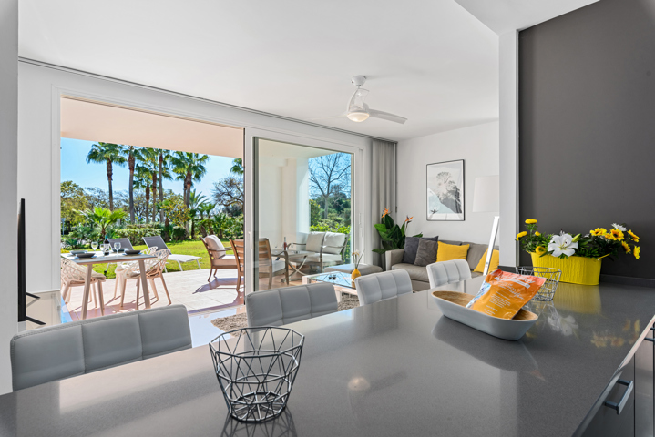 Rez-de-chaussée contemporain avec jardin et vues nature, à deux pas du Crystal Lagoon à Casares Costa !, Espagne