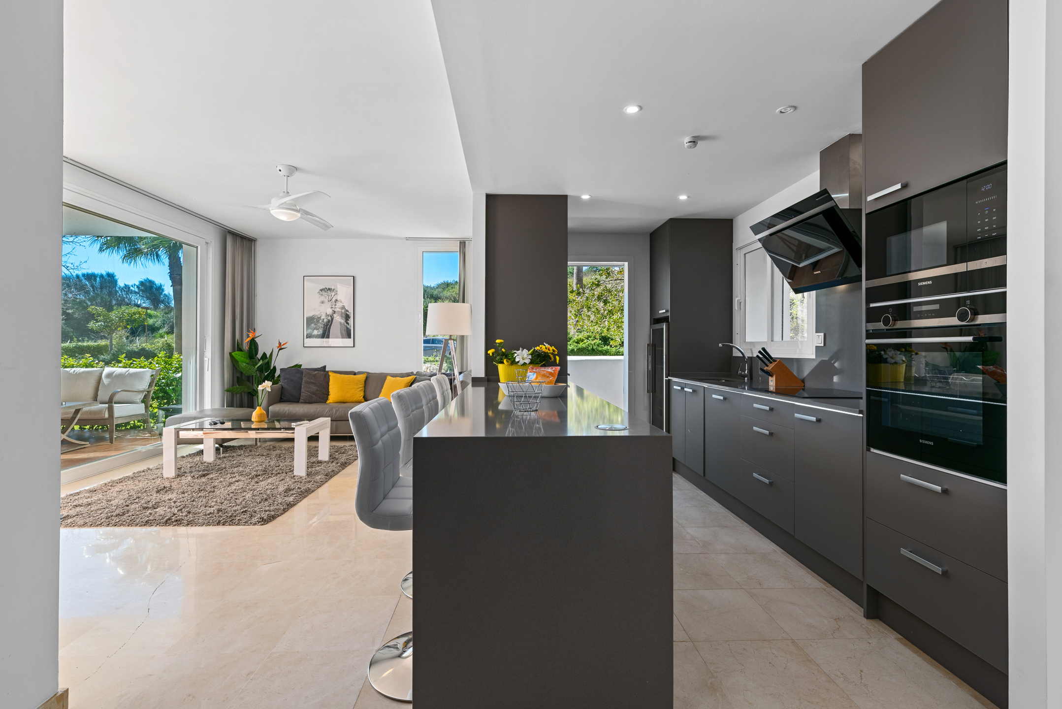 Rez-de-chaussée contemporain avec jardin et vues nature, à deux pas du Crystal Lagoon à Casares Costa !, Espagne