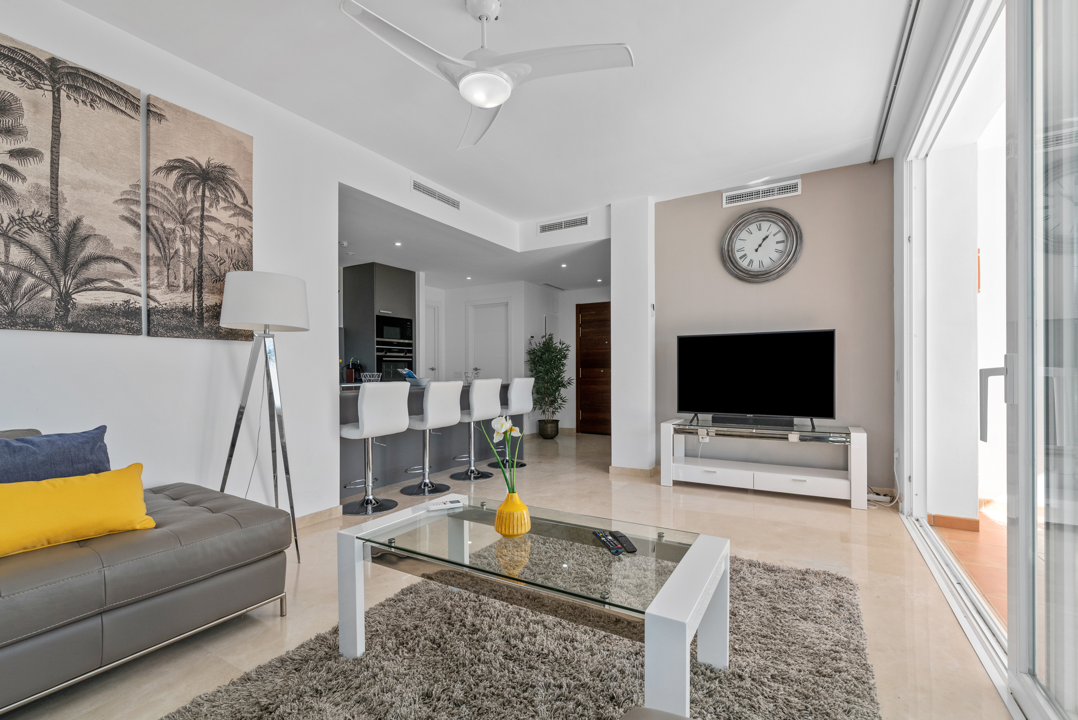 Rez-de-chaussée contemporain avec jardin et vues nature, à deux pas du Crystal Lagoon à Casares Costa !, Espagne