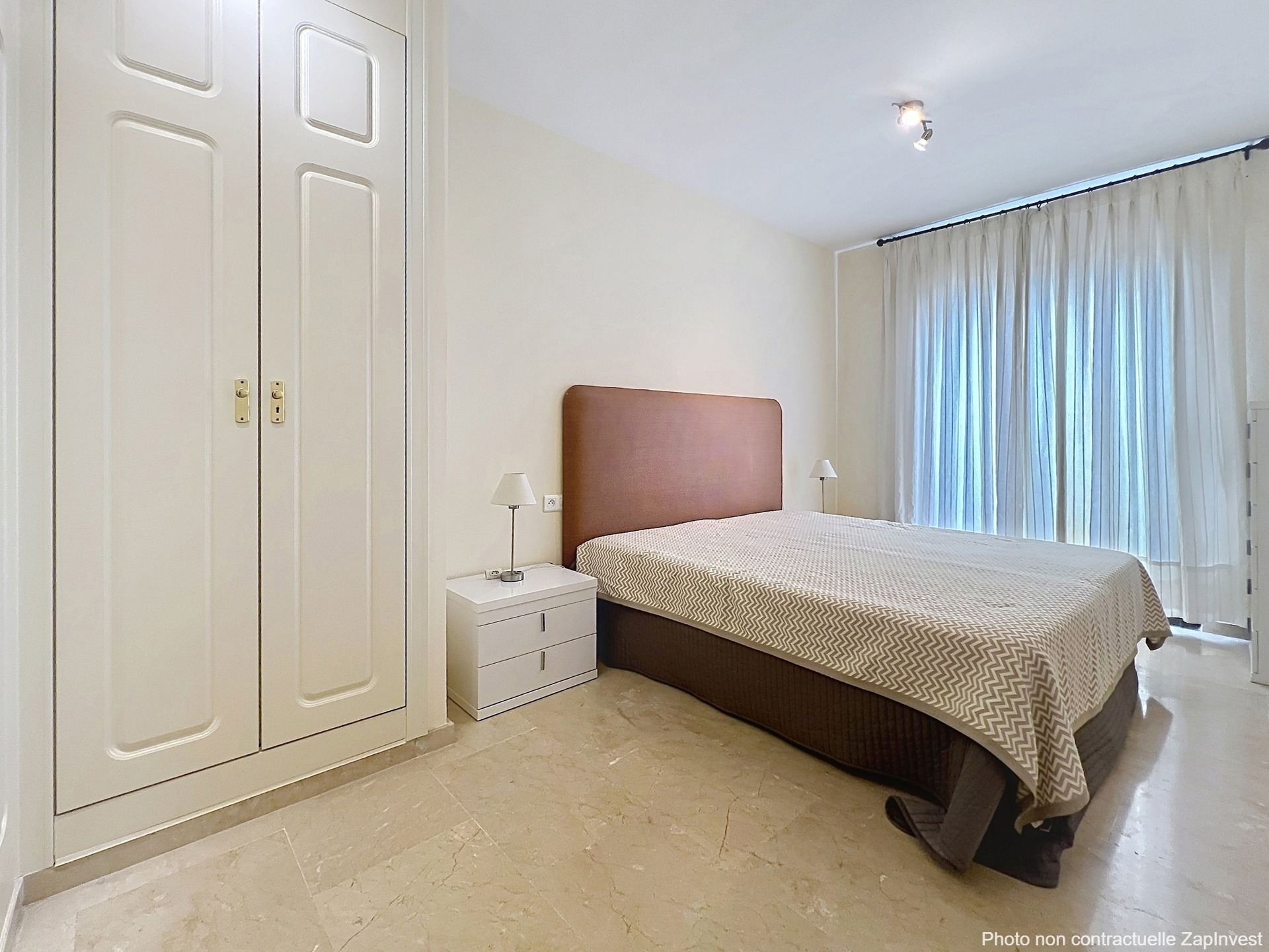 Magnifique appartement au Port de la Duquesa avec des vues splendides sur le port et la mer, Espagne