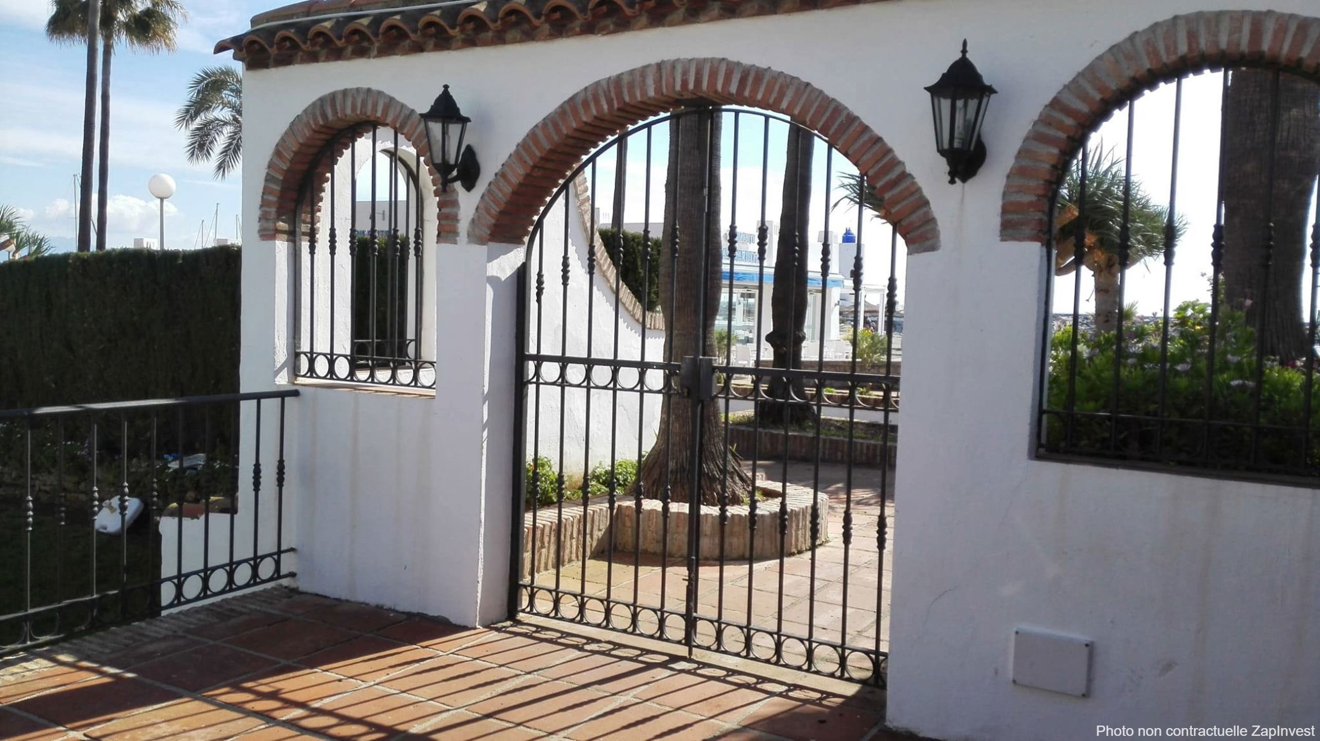 Magnifique appartement au Port de la Duquesa avec des vues splendides sur le port et la mer, Espagne