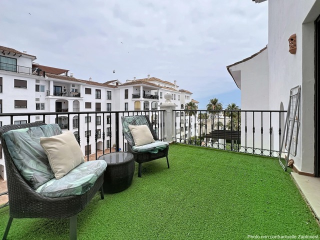 Magnifique appartement au Port de la Duquesa avec des vues splendides sur le port et la mer, Espagne