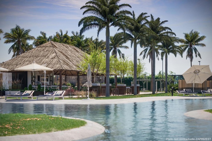 Villa à Roldan dans un résidentiel avec piscine privée mais aussi avec pisicne commune, restaurant et pistes de padel tennis.