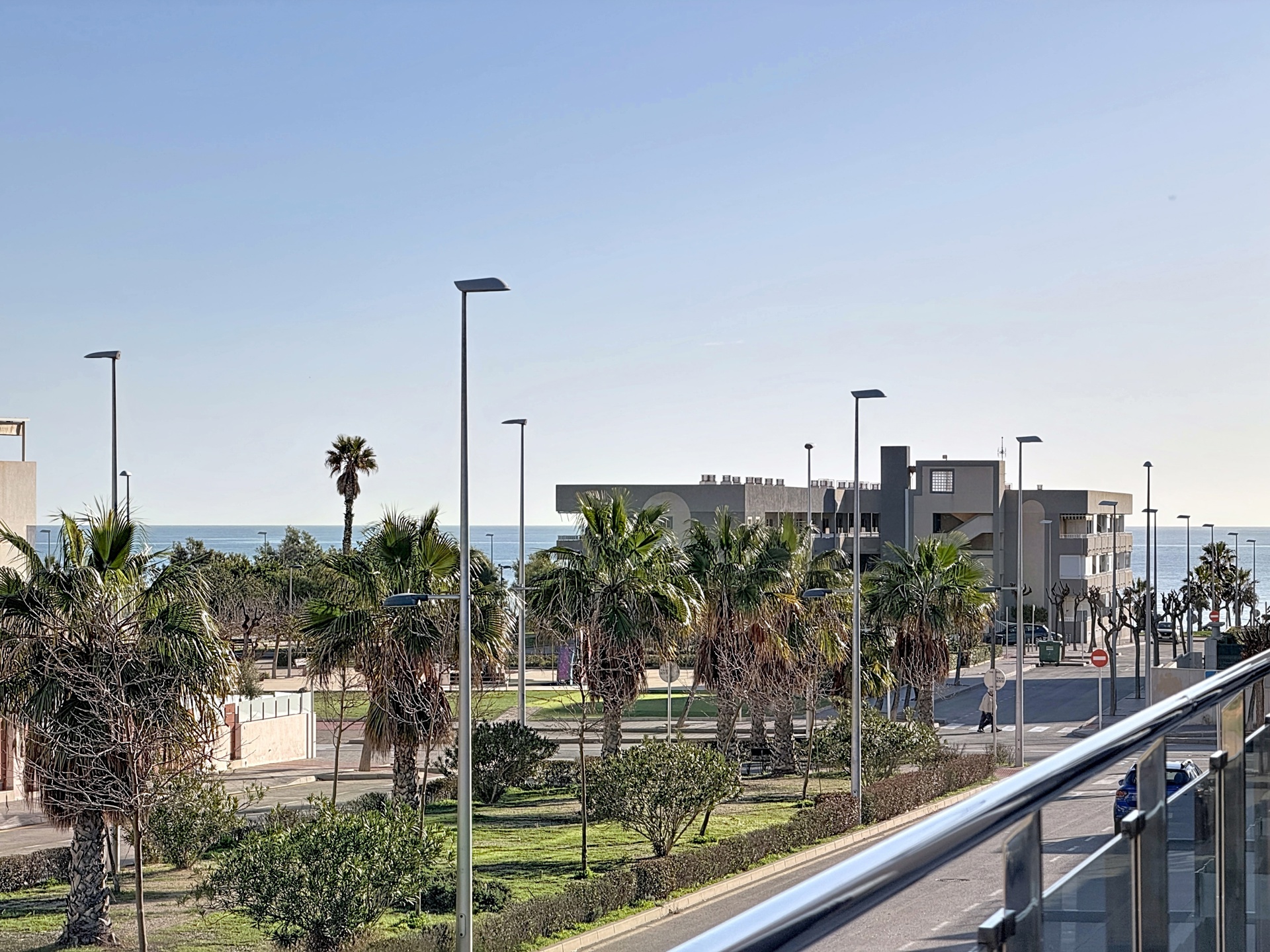 Revente appartement avec solarium, piscine commune à 250 m de la plage., Espagne