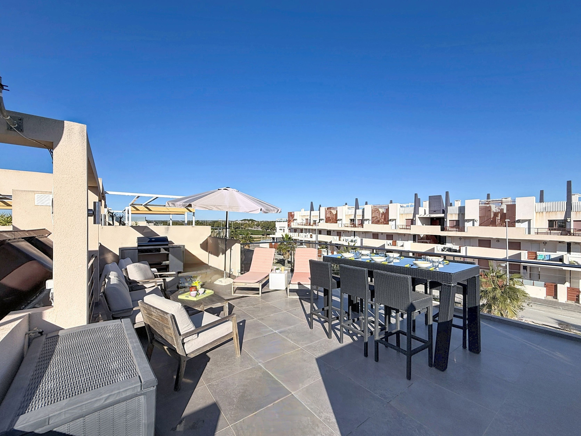 Revente appartement avec solarium, piscine commune à 250 m de la plage., Espagne