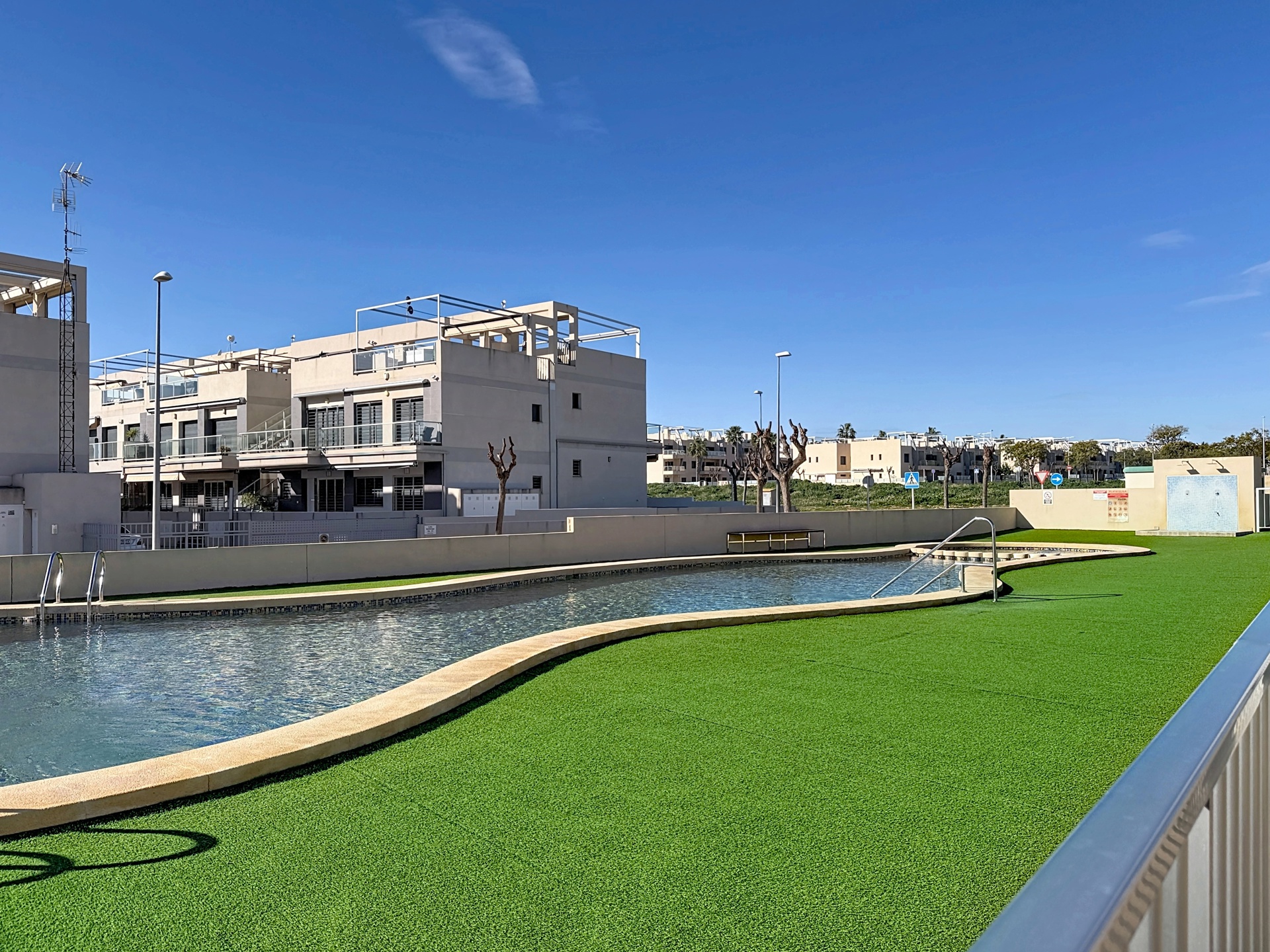 Revente appartement avec solarium, piscine commune à 250 m de la plage., Espagne