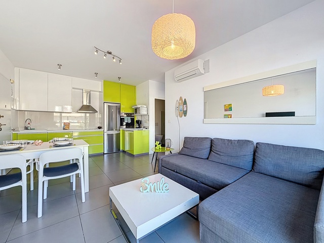 Revente appartement avec solarium, piscine commune à 250 m de la plage., Espagne