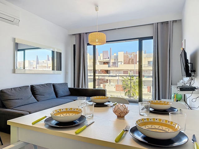 Revente appartement avec solarium, piscine commune à 250 m de la plage., Espagne