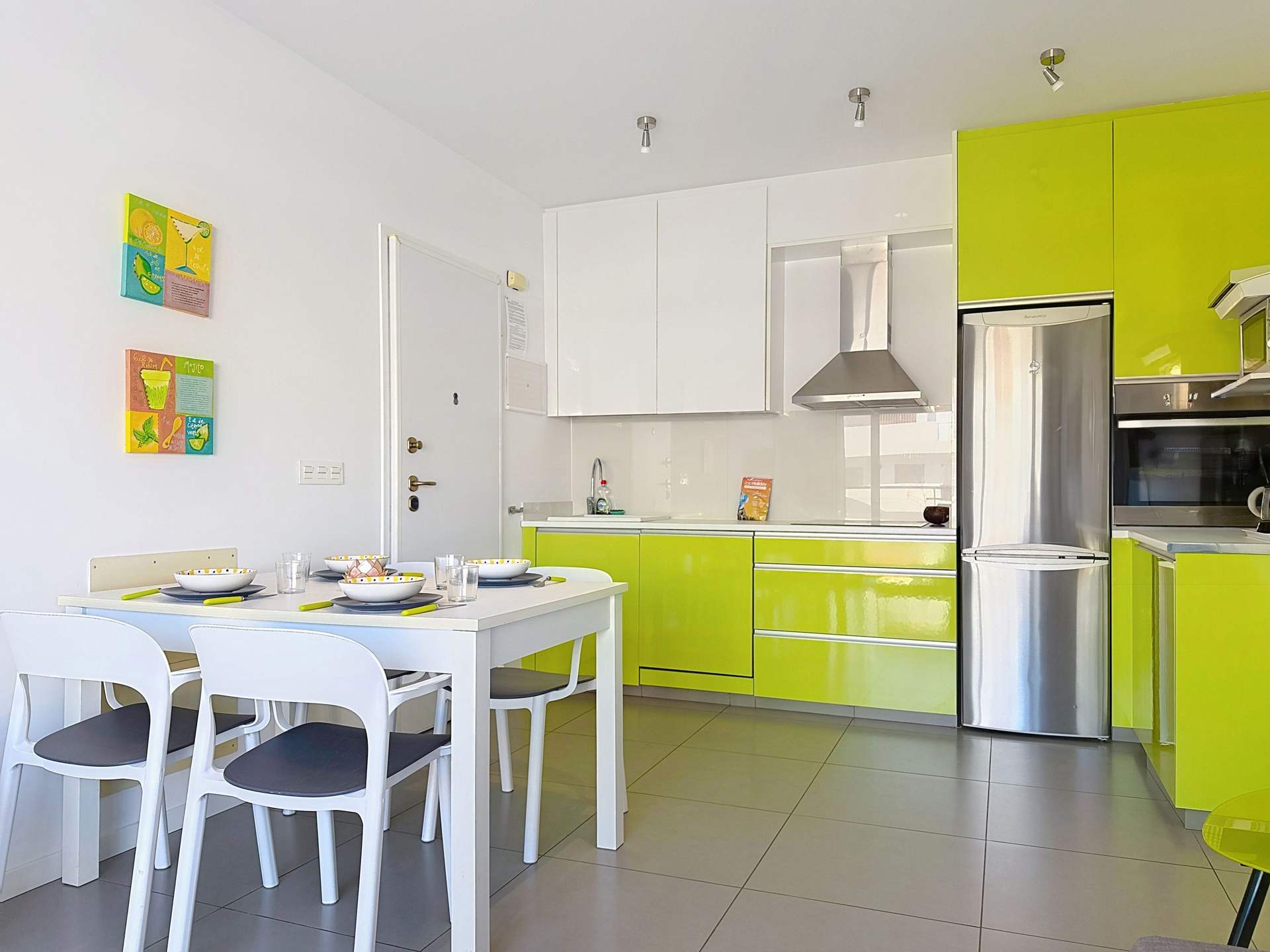Revente appartement avec solarium, piscine commune à 250 m de la plage., Espagne