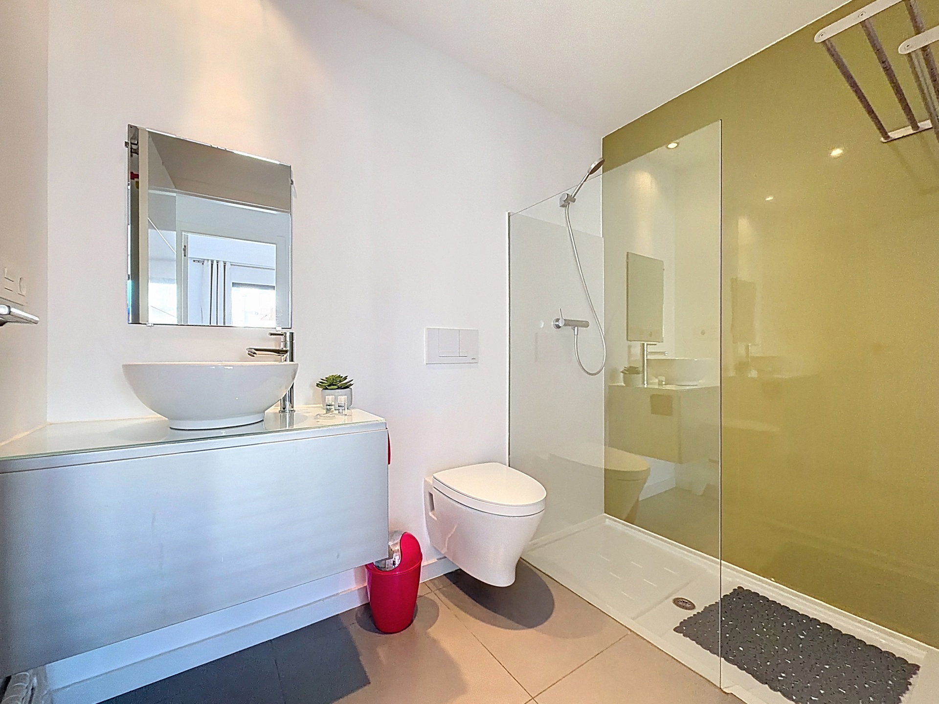 Revente appartement avec solarium, piscine commune à 250 m de la plage., Espagne