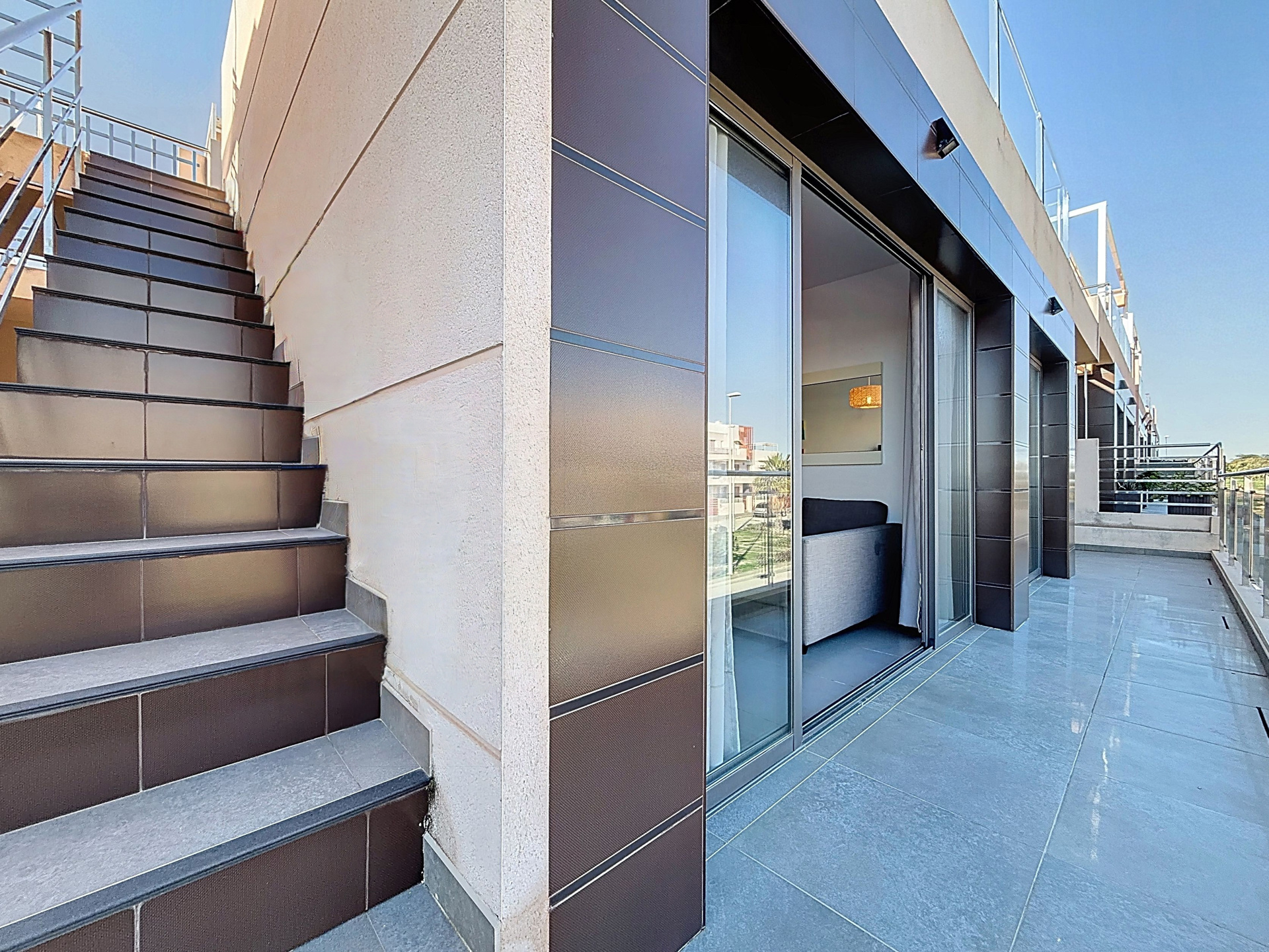 Revente appartement avec solarium, piscine commune à 250 m de la plage., Espagne