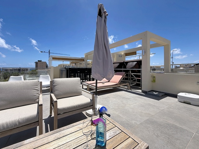 Revente appartement avec solarium, piscine commune à 250 m de la plage., Espagne