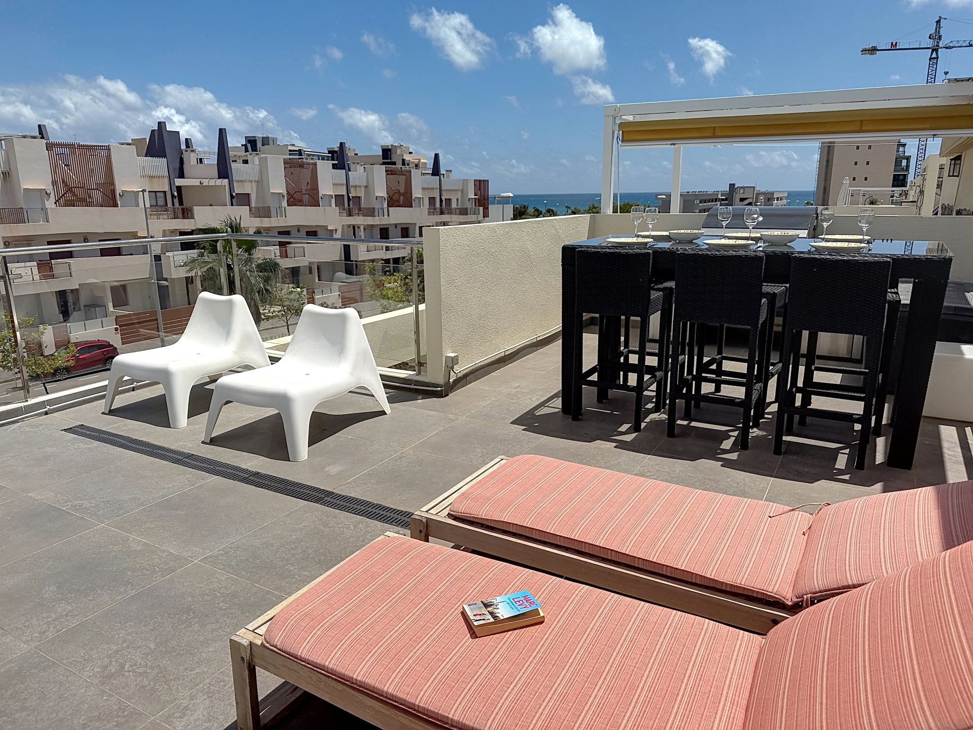 Revente appartement avec solarium, piscine commune à 250 m de la plage., Espagne