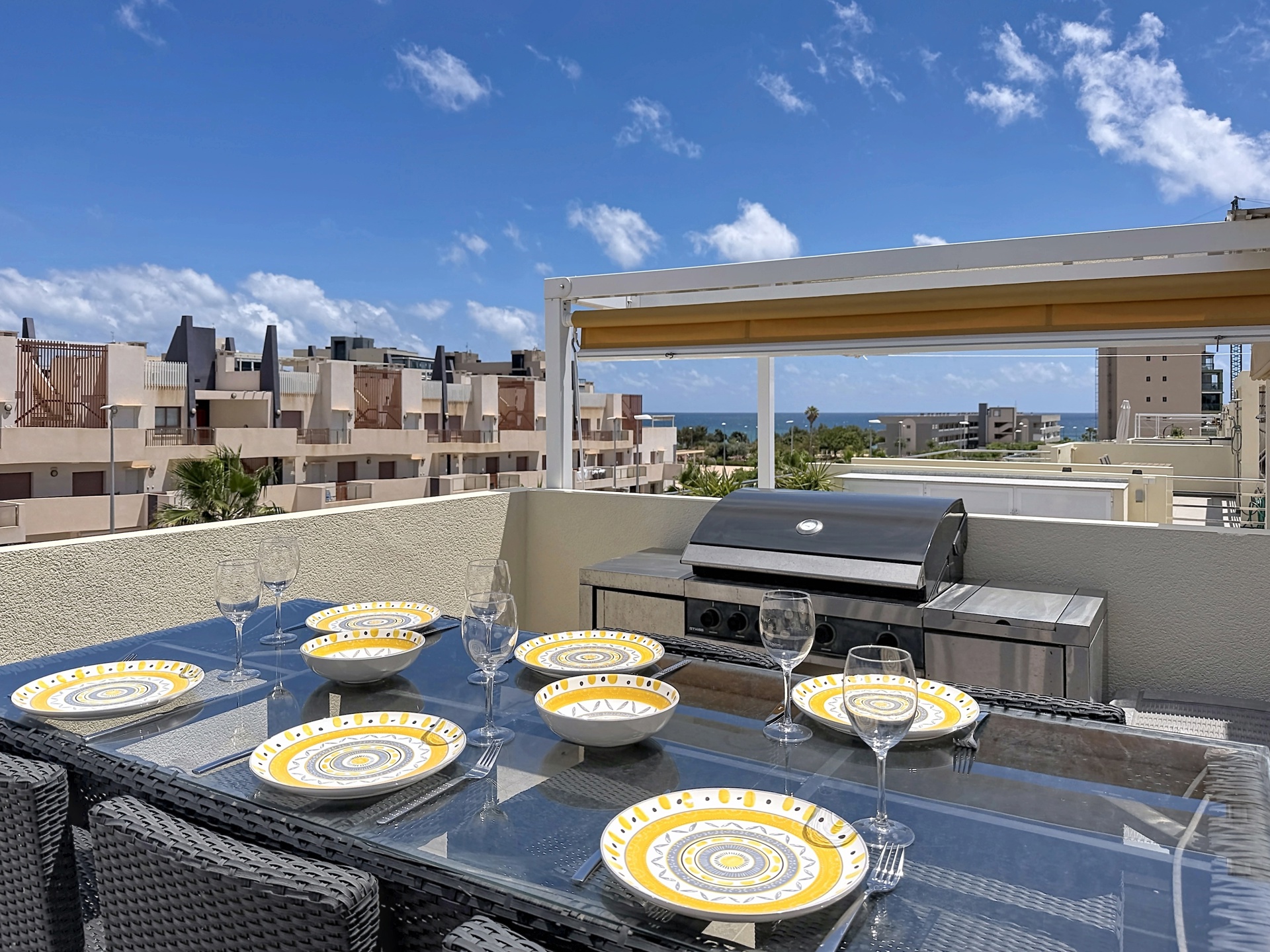 Revente appartement avec solarium, piscine commune à 250 m de la plage., Espagne