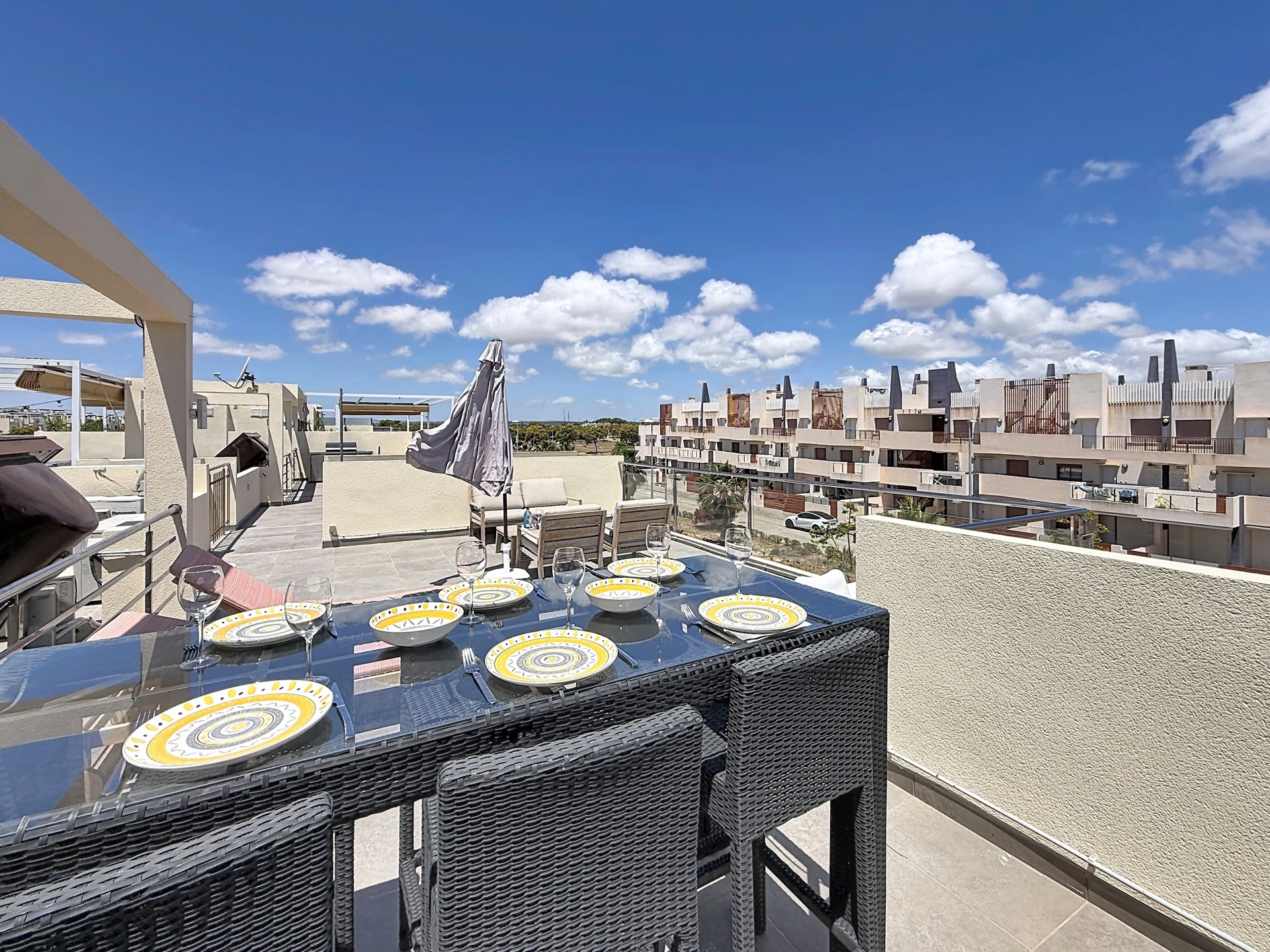 Revente appartement avec solarium, piscine commune à 250 m de la plage., Espagne