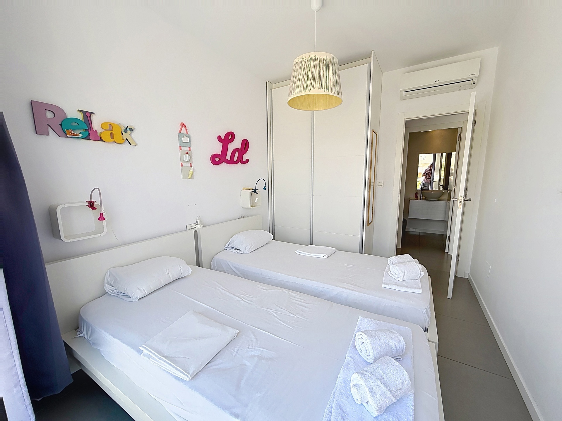 Revente appartement avec solarium, piscine commune à 250 m de la plage., Espagne