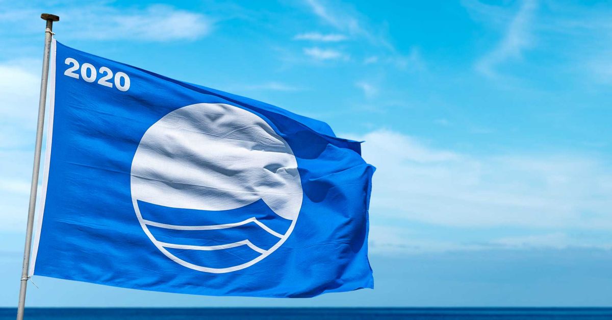 Orihuela Costa obtient 11 drapeaux bleus pour la qualité de ses 11 plages. Un sans faute et un exemple sur la COSTA BLANCA !